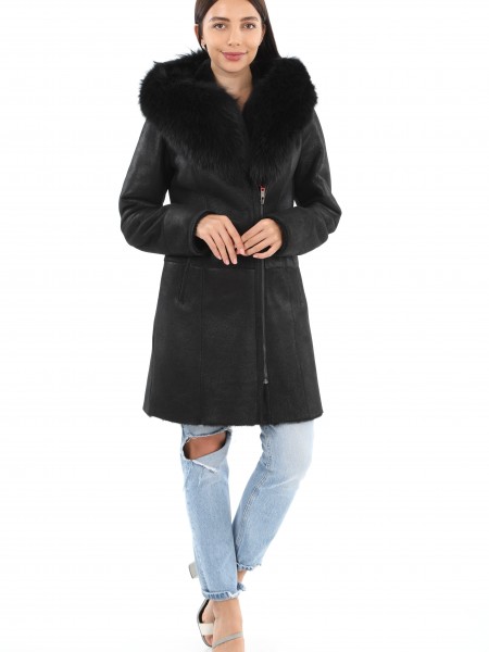 Черное удобное женское пальто из дубленки с капюшоном